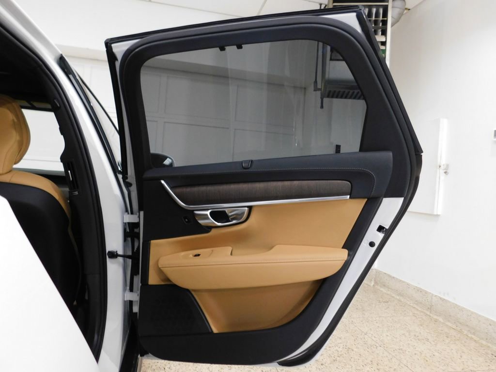 Used 2026 Volvo V90 B6 Cross Country Ultra image 93