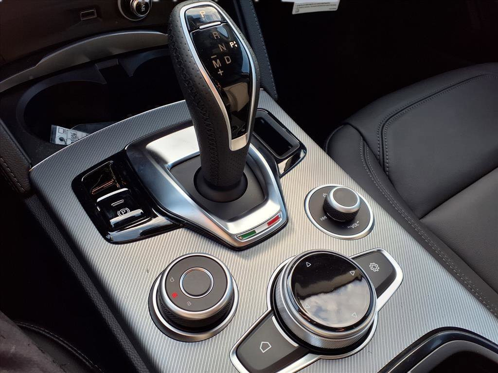 New 2025 Alfa Romeo Stelvio Sprint image 15
