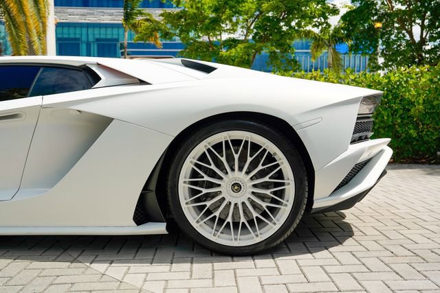 Used 2018 Lamborghini Aventador S AWD/4WD image 15