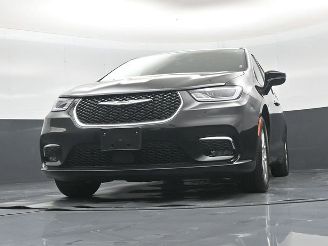 Used 2025 Chrysler Pacifica Select image 44