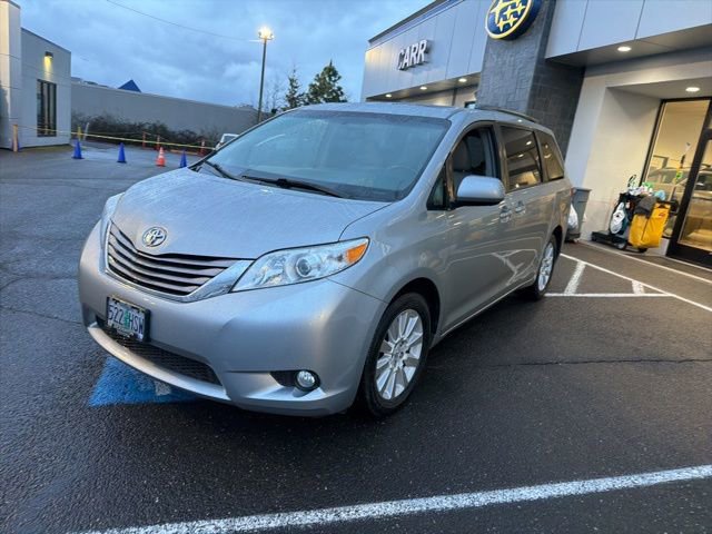 Used 2015 Toyota Sienna XLE w/ XLE Navigation Package image 3