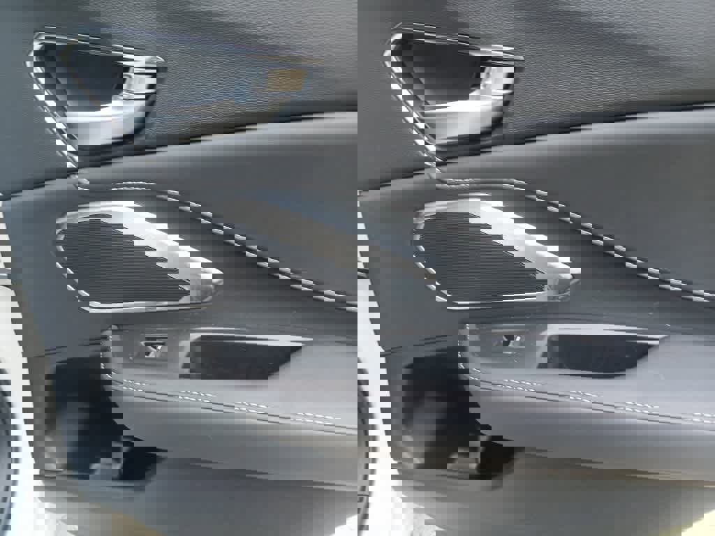 Used 2025 Acura RDX SH-AWD image 24