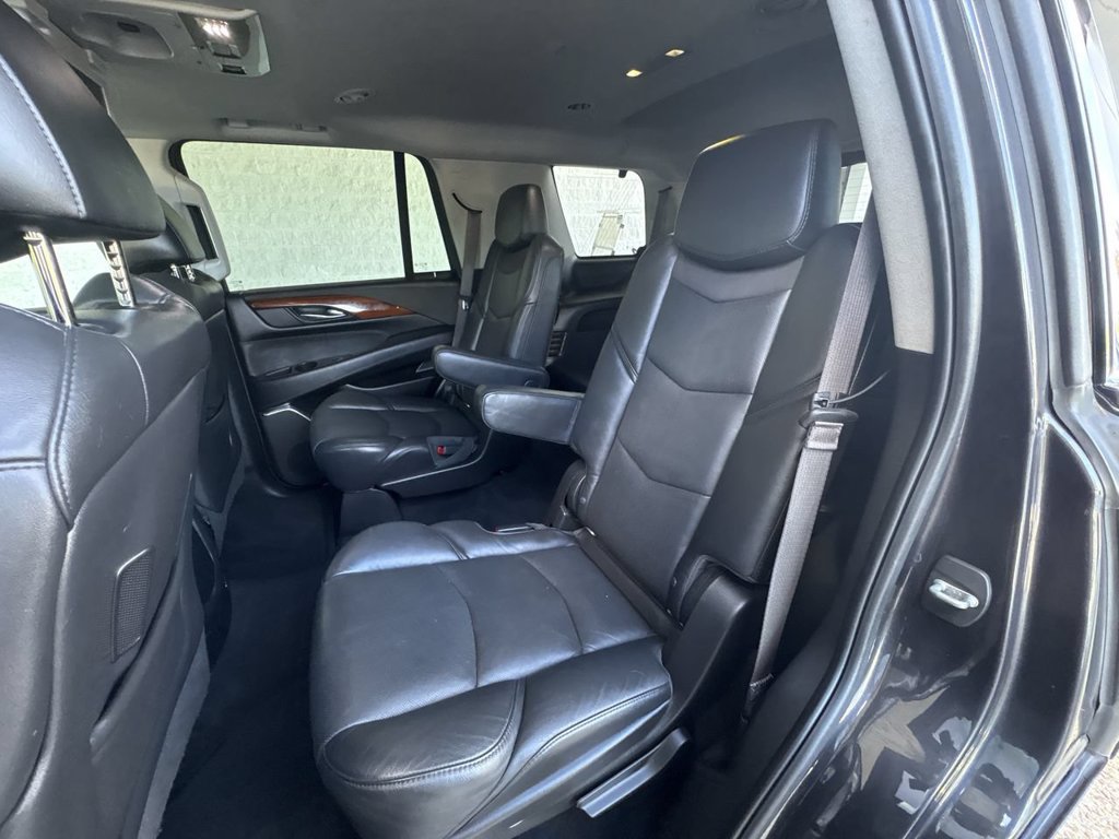 Used 2016 Cadillac Escalade Luxury AWD/4WD image 26