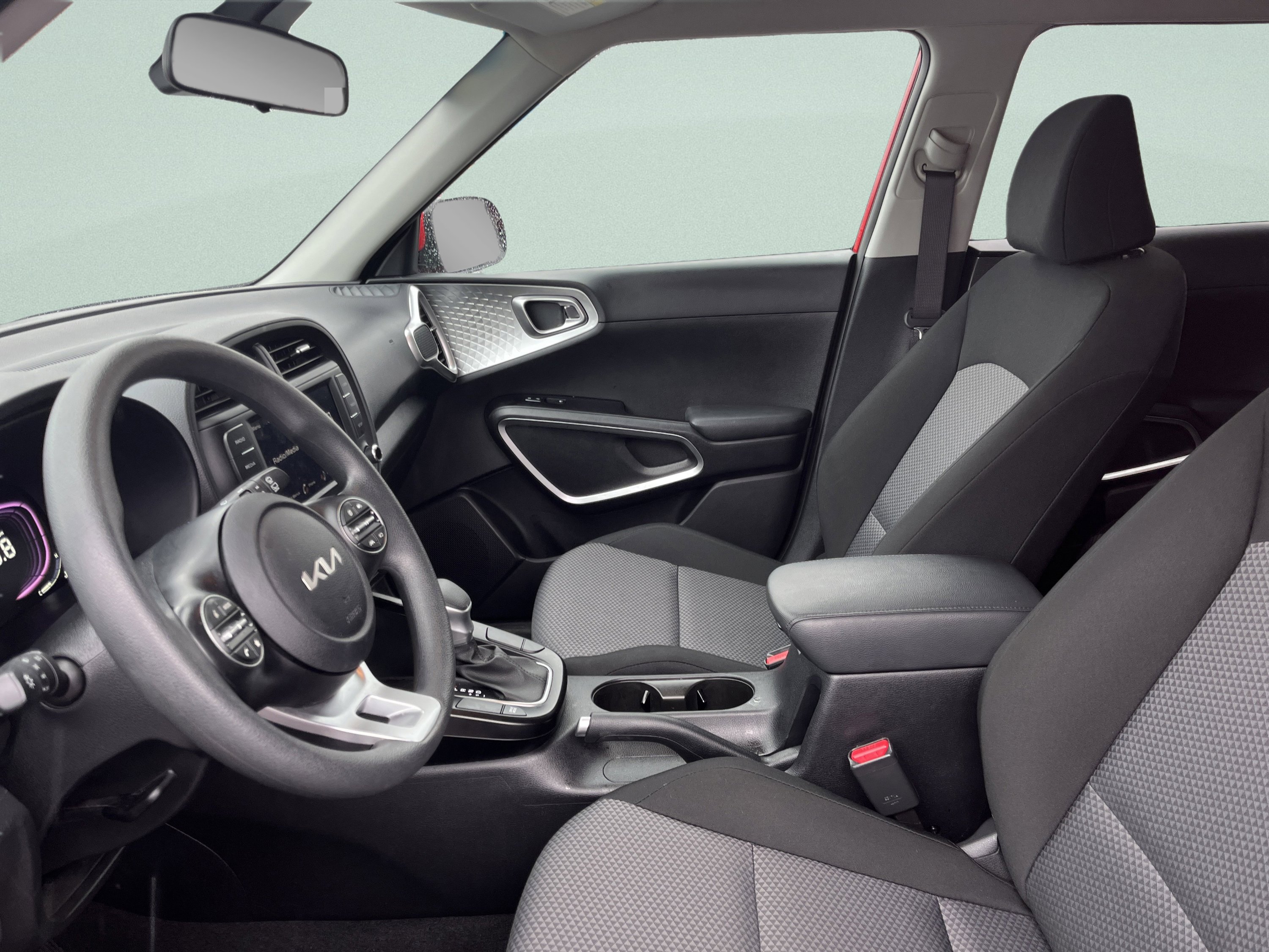 Used 2025 Kia Soul LX FWD image 14