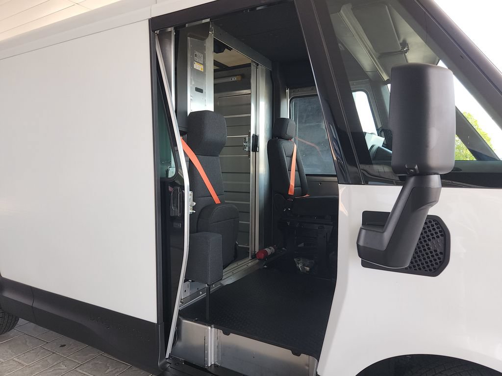 Used 2024 Chevrolet Brightdrop 400 w/ Commercial Equipment Package AWD/4WD image 38