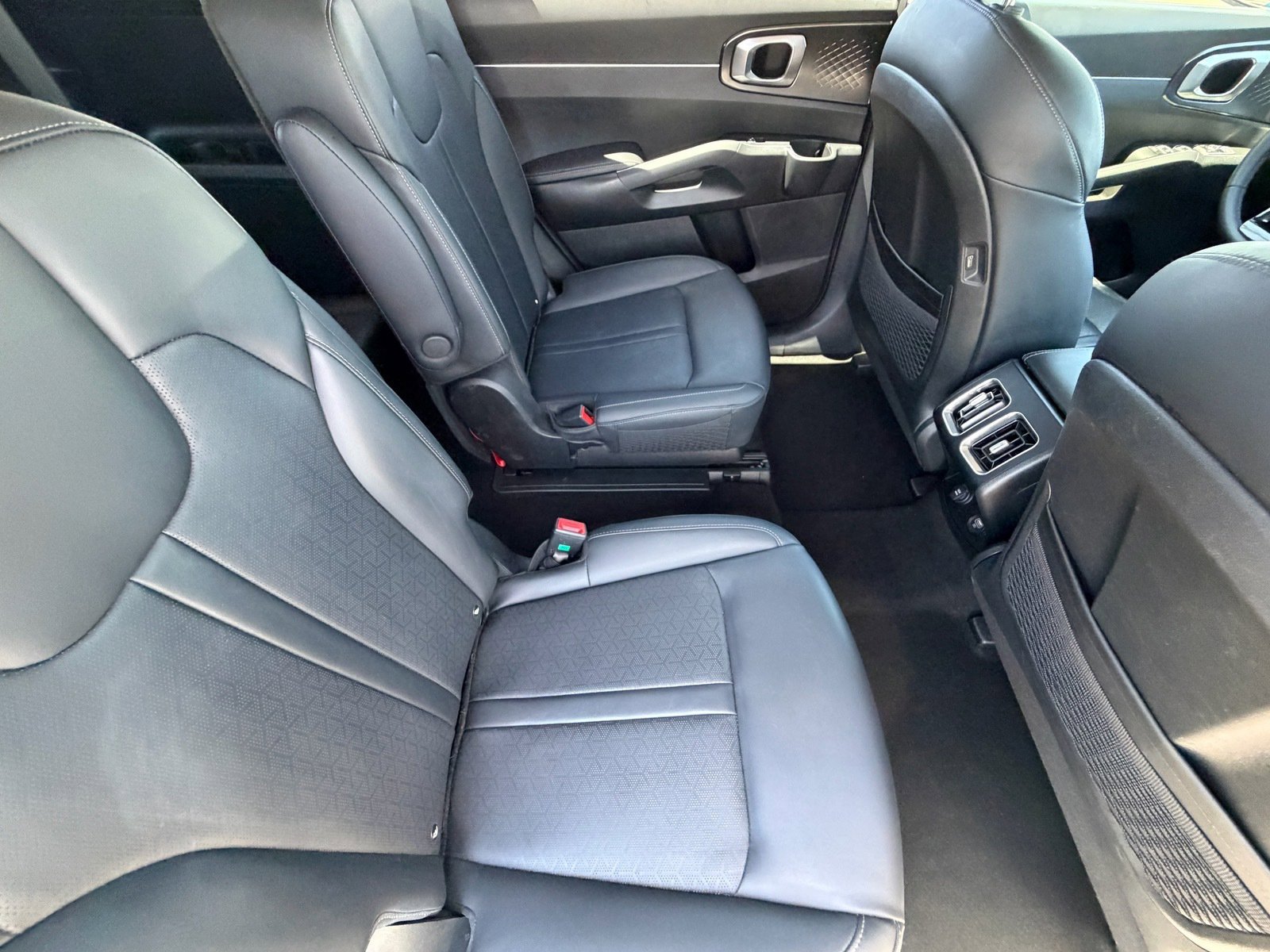 Certified 2023 Kia Sorento EX image 12