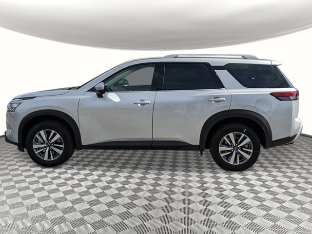 New 2025 Nissan Pathfinder SL image 2