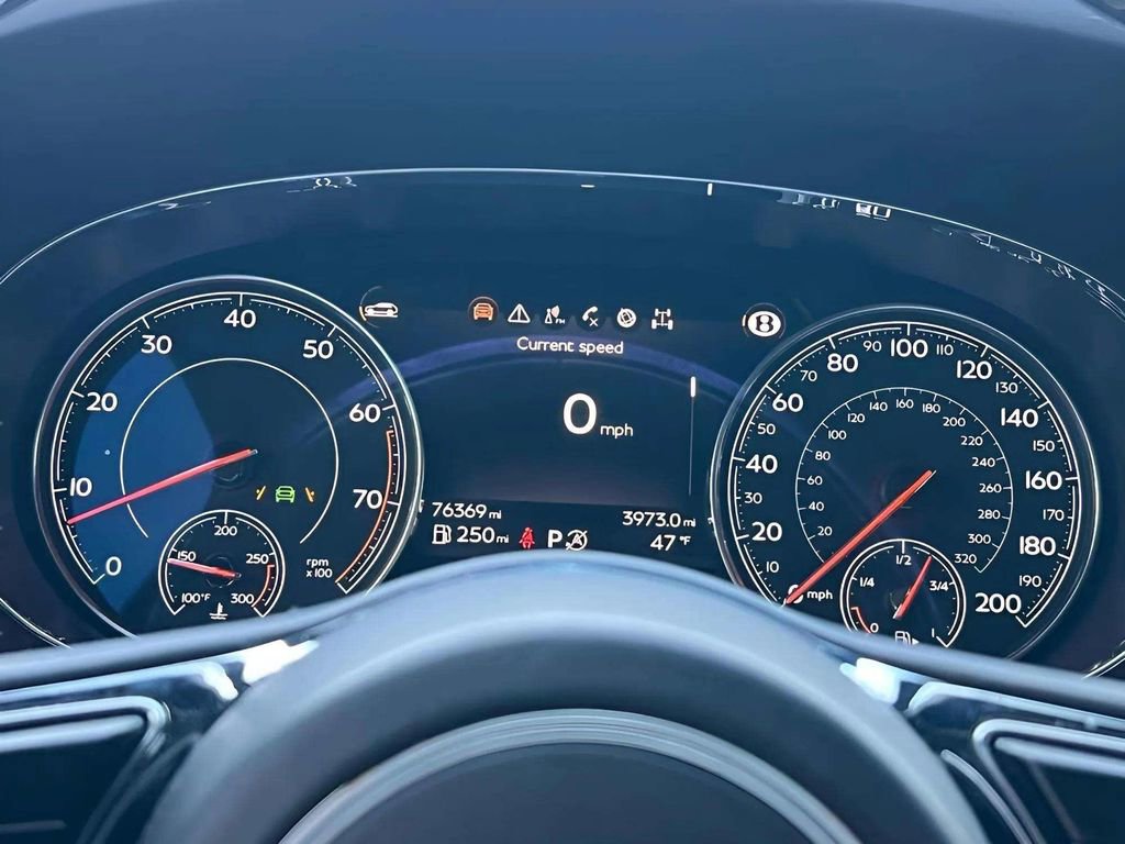 Used 2017 Bentley Bentayga image 13