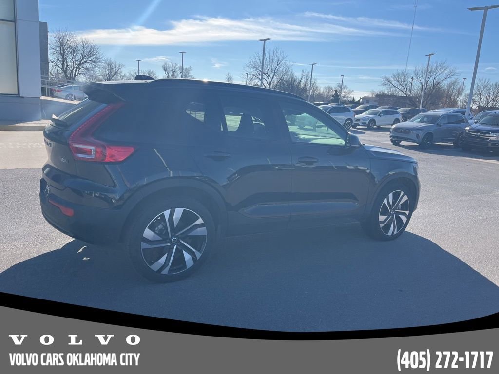 Certified 2025 Volvo XC40 B5 Plus image 5