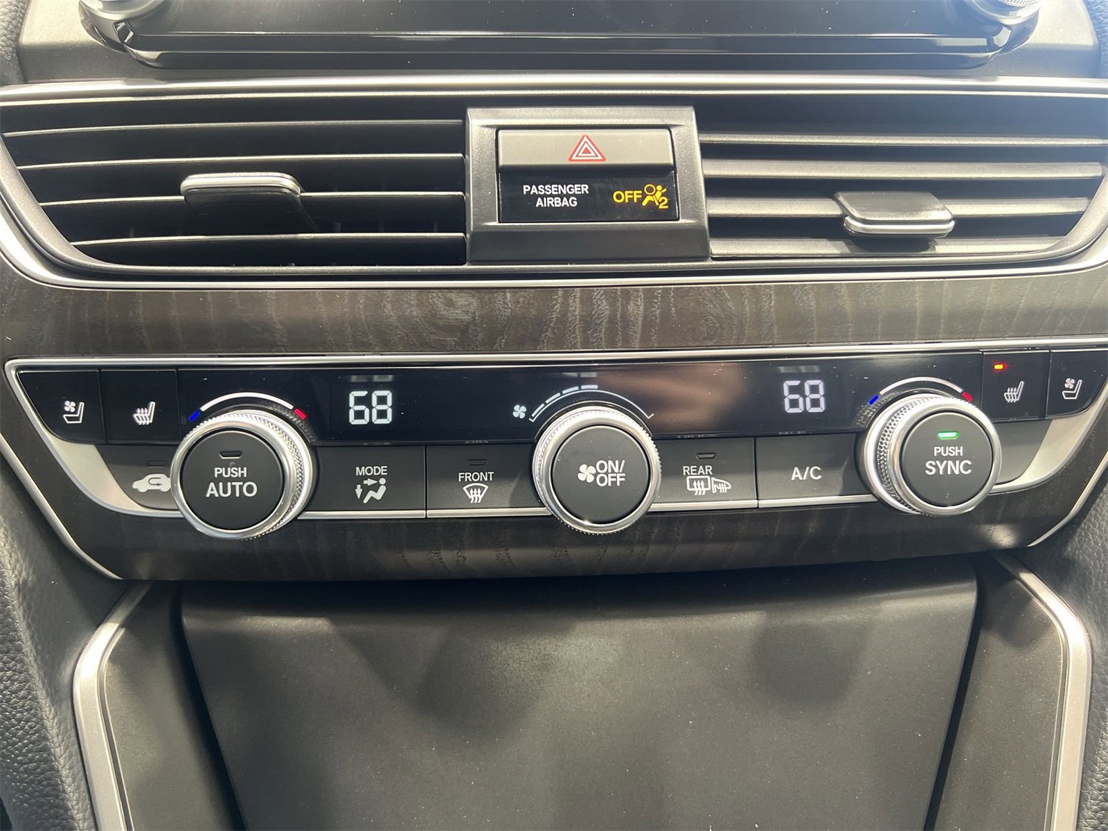 Used 2020 Honda Accord Touring image 19