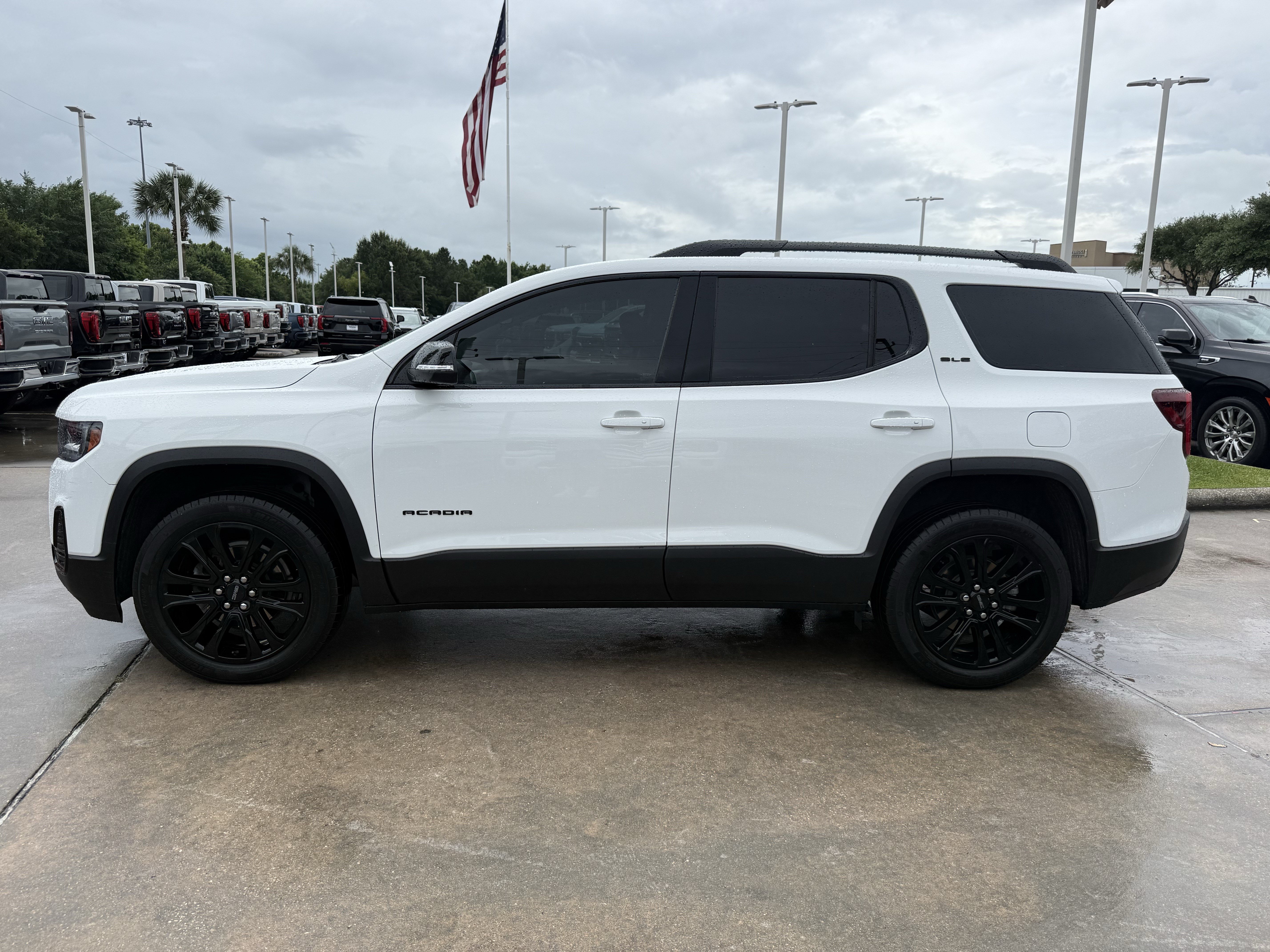 Used 2023 GMC Acadia SLE w/ Elevation Edition FWD image 8