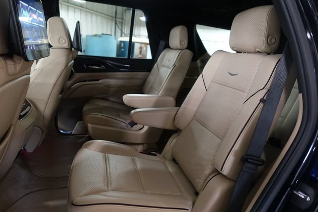 Used 2023 Cadillac Escalade Premium Luxury AWD/4WD image 22