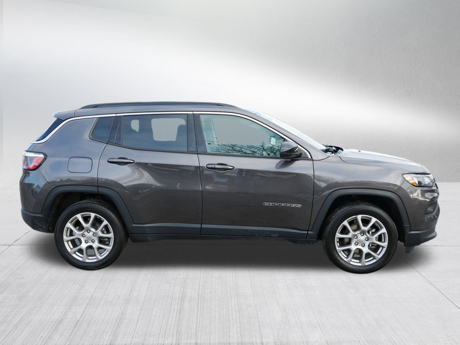 Certified 2022 Jeep Compass Latitude image 8