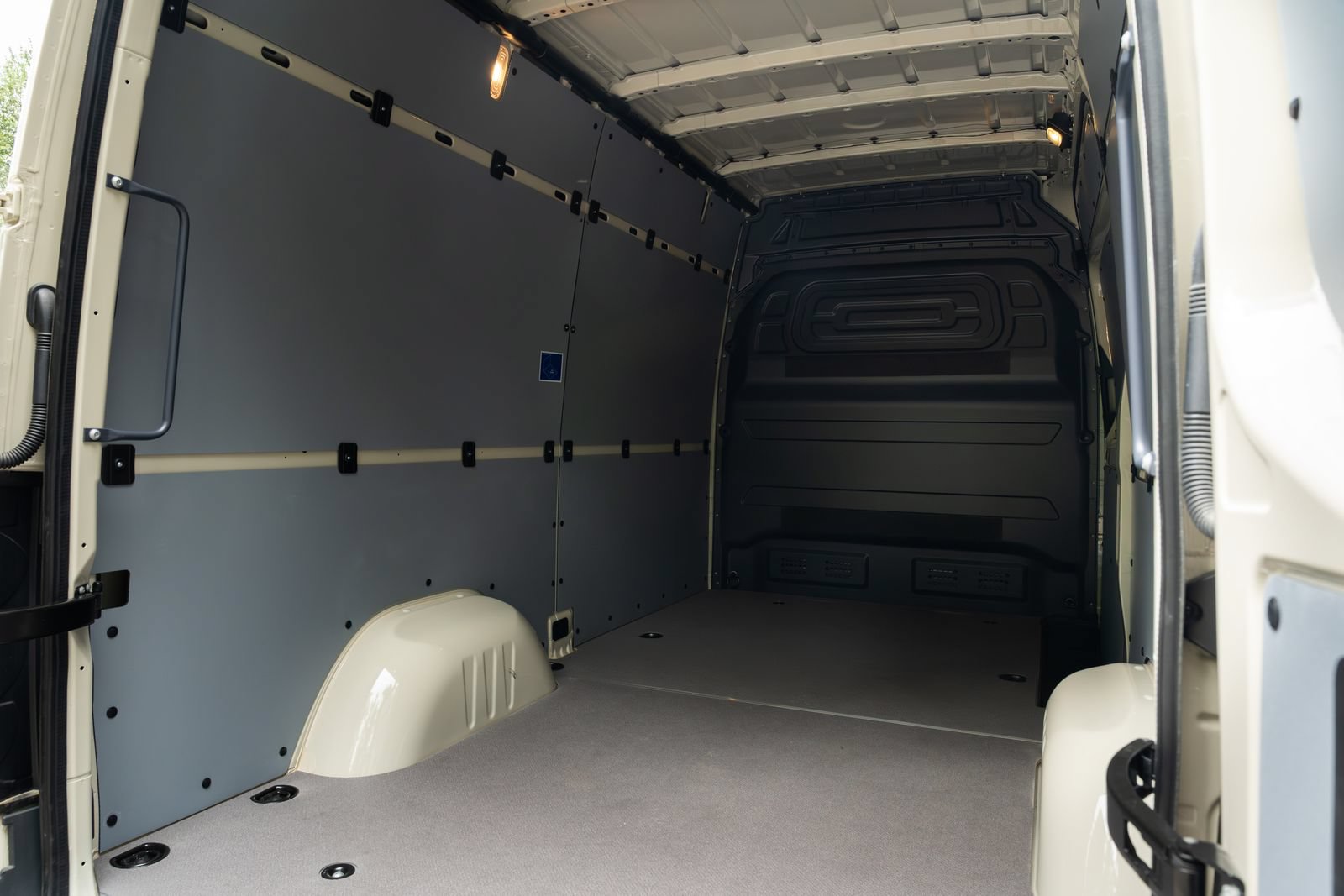 Used 2025 Mercedes-Benz Sprinter 2500 image 10