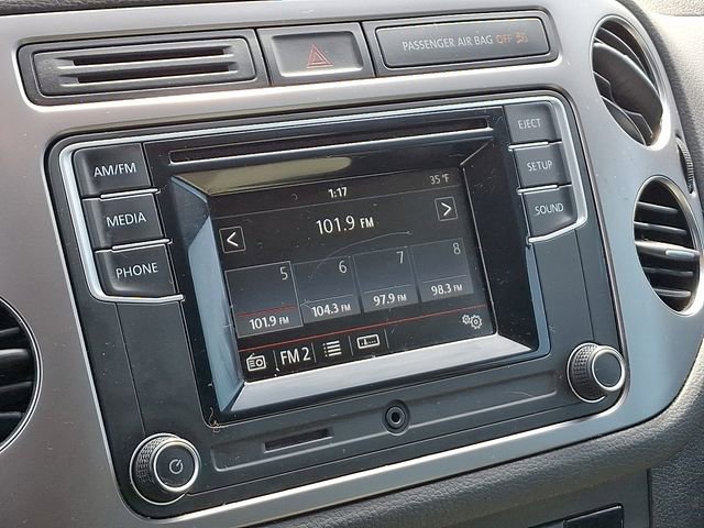 Used 2016 Volkswagen Tiguan S image 12