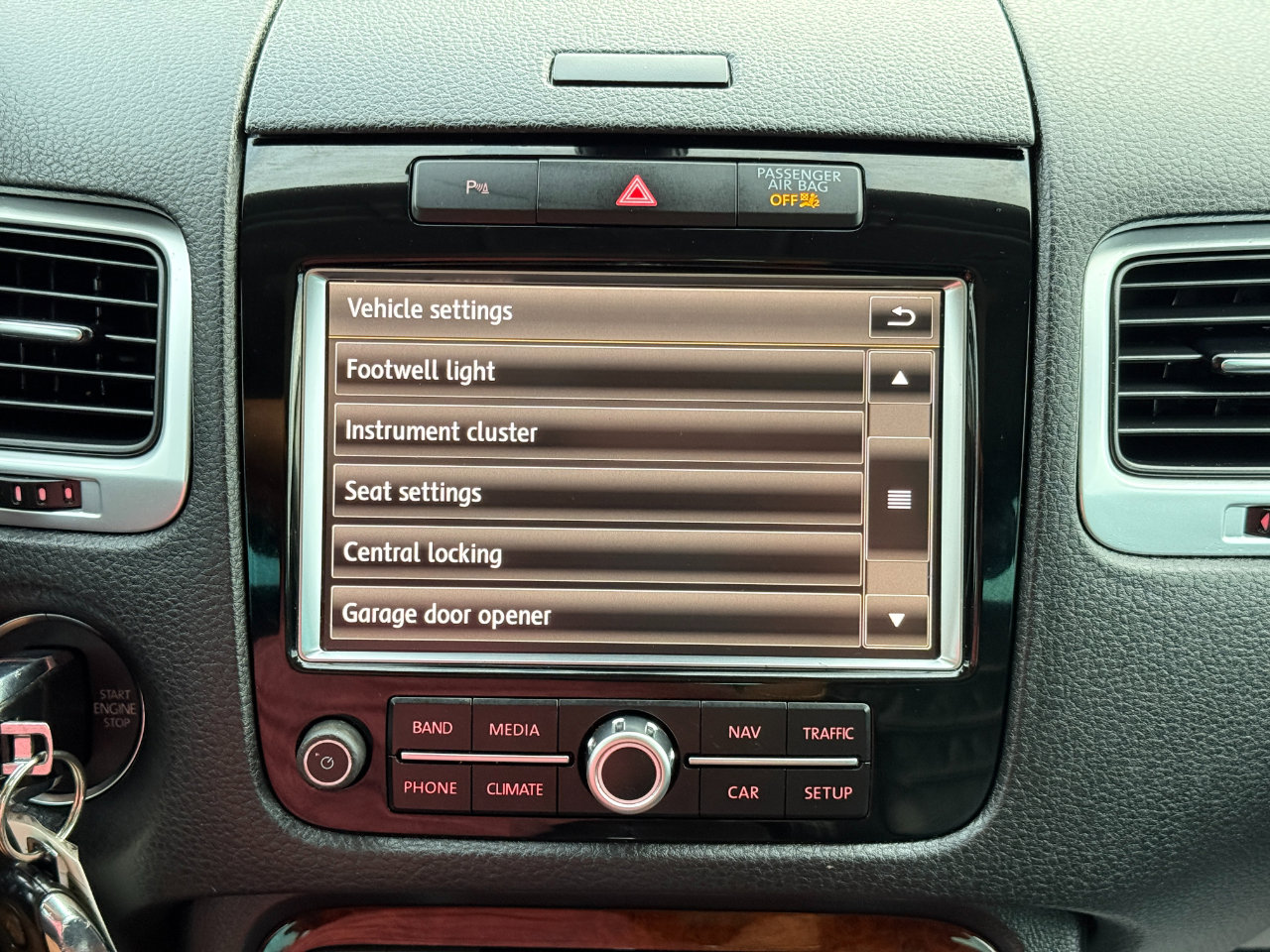 Used 2012 Volkswagen Touareg VR6 image 64