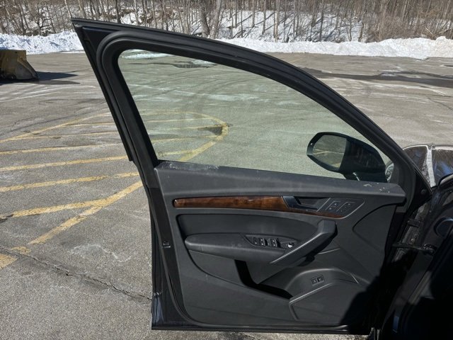 Used 2018 Audi Q5 2.0T Premium Plus w/ Premium Plus Package image 11