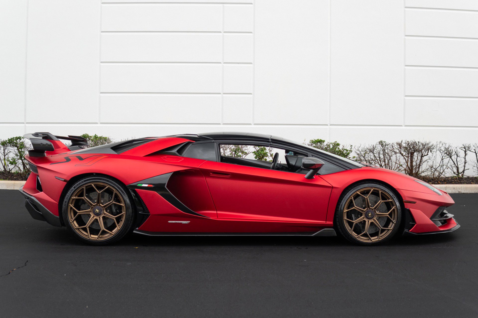 Used 2021 Lamborghini Aventador SVJ AWD/4WD image 17