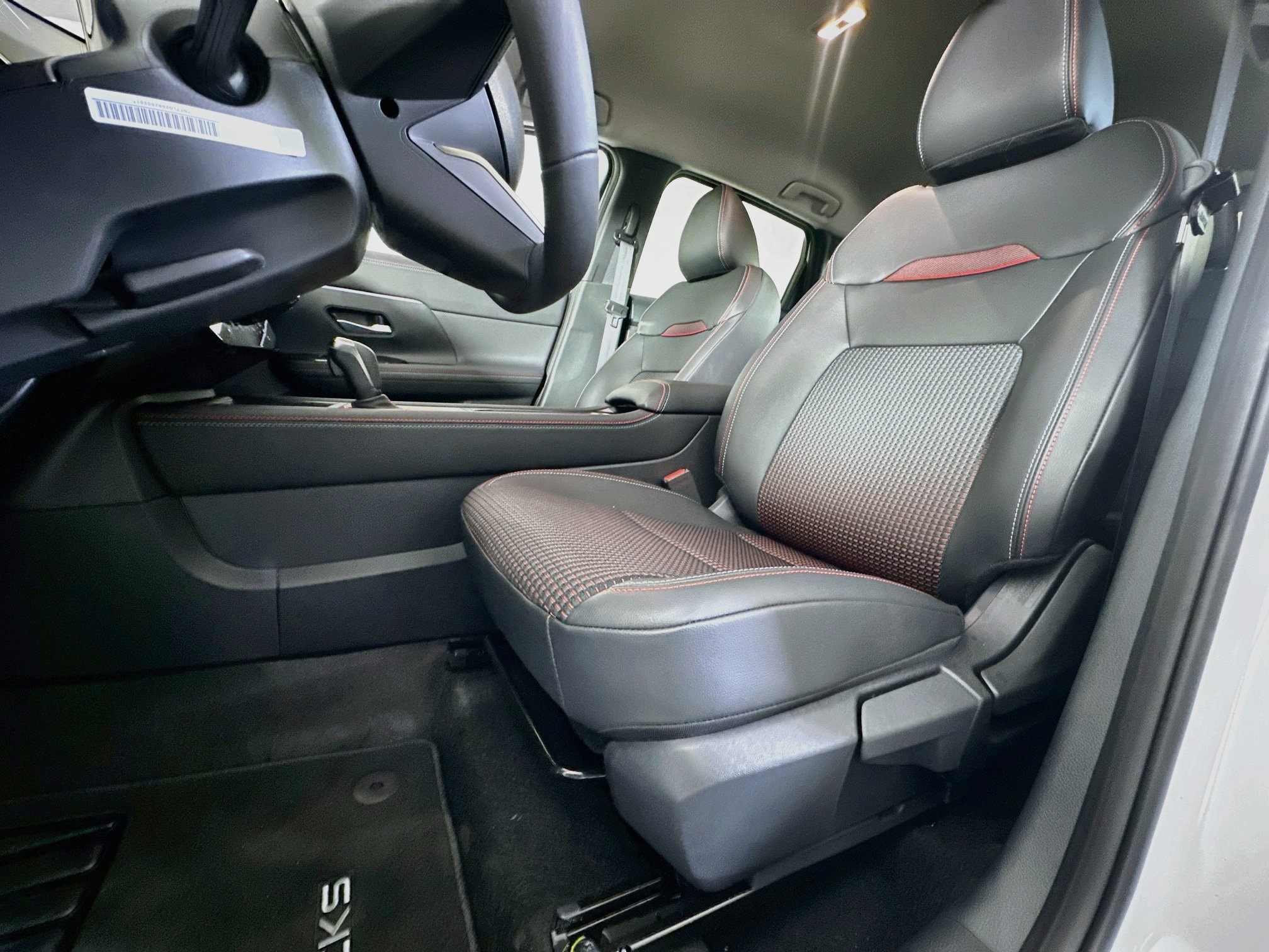 Used 2026 Nissan Kicks SR w/ Illumination Package FWD image 13