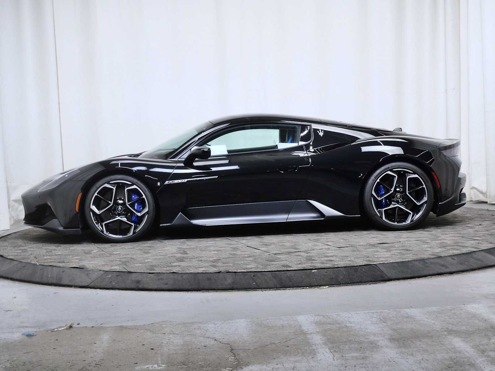 Used 2022 Maserati MC20 Coupe RWD image 2