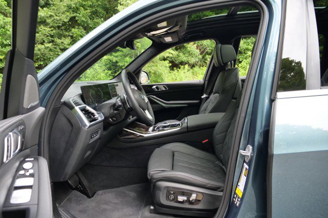 Used 2024 BMW X7 xDrive40i w/ Premium Package image 29