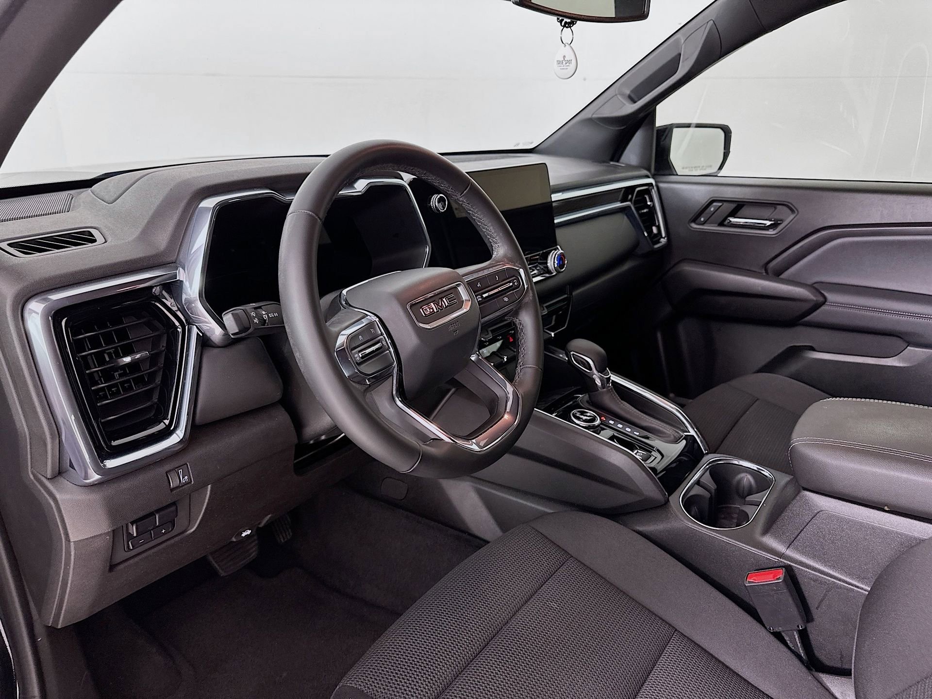 Used 2024 GMC Canyon Elevation w/ Convenience Package image 10