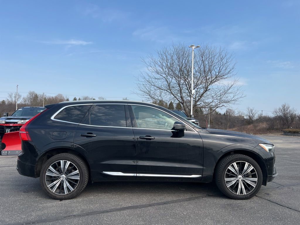 Used 2022 Volvo XC60 T8 Inscription image 3