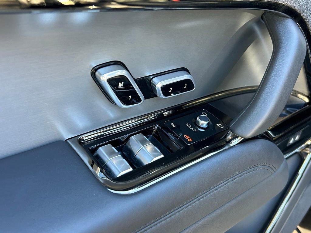 Used 2025 Land Rover Range Rover Sport SE image 26