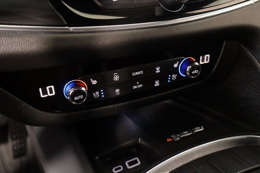 Used 2023 Buick Enclave Premium image 8