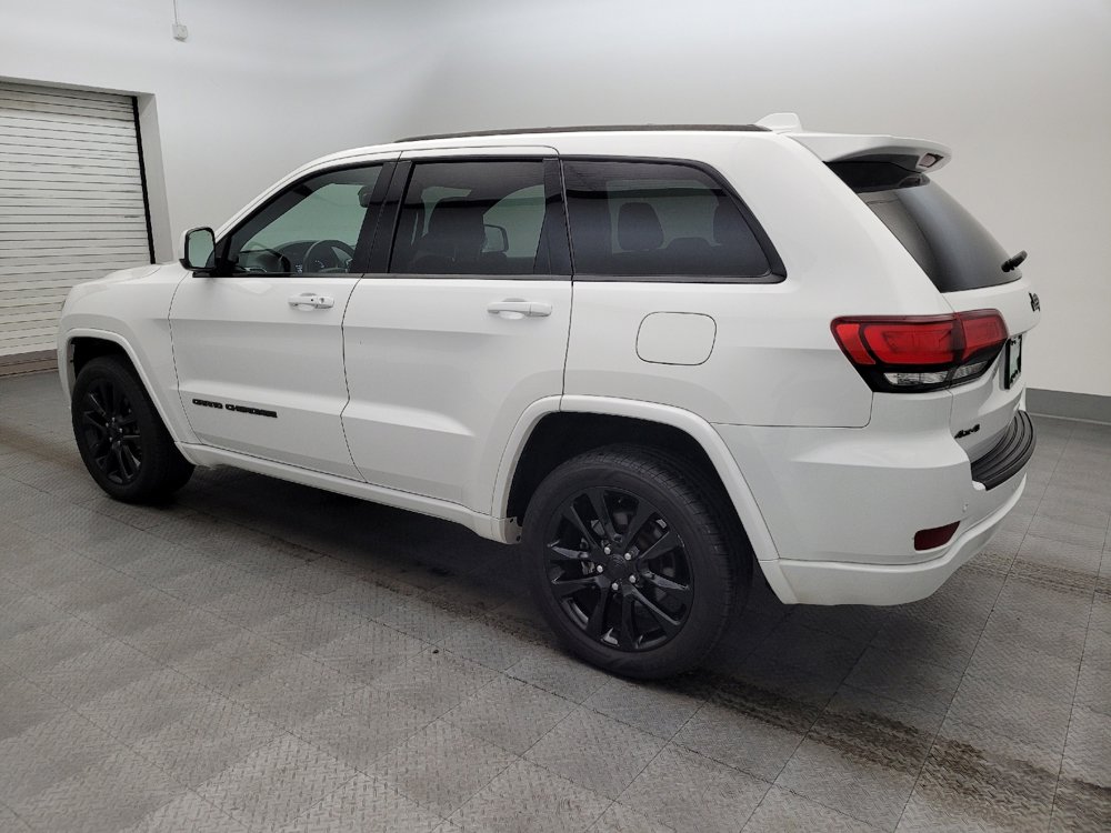 Used 2020 Jeep Grand Cherokee Altitude image 3