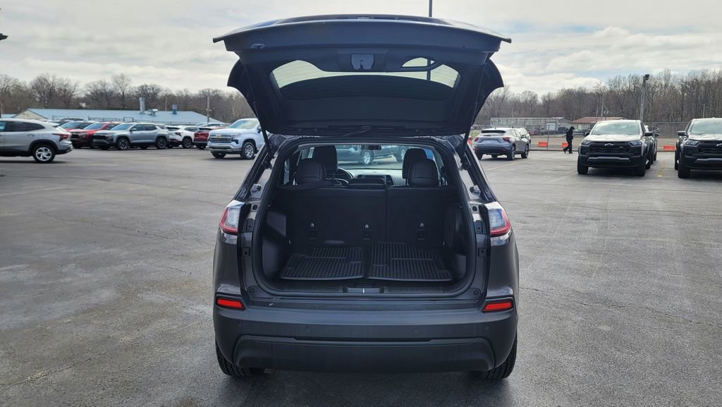 Used 2019 Jeep Cherokee Latitude Plus w/ Cold Weather Group image 11