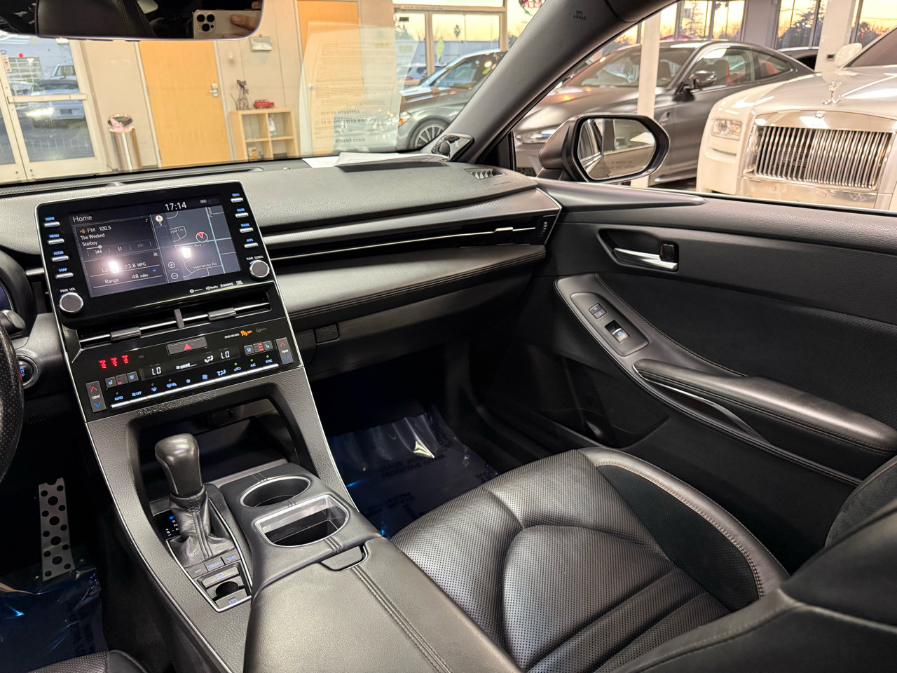 Used 2019 Toyota Avalon Touring w/ Advanced Safety Package image 13
