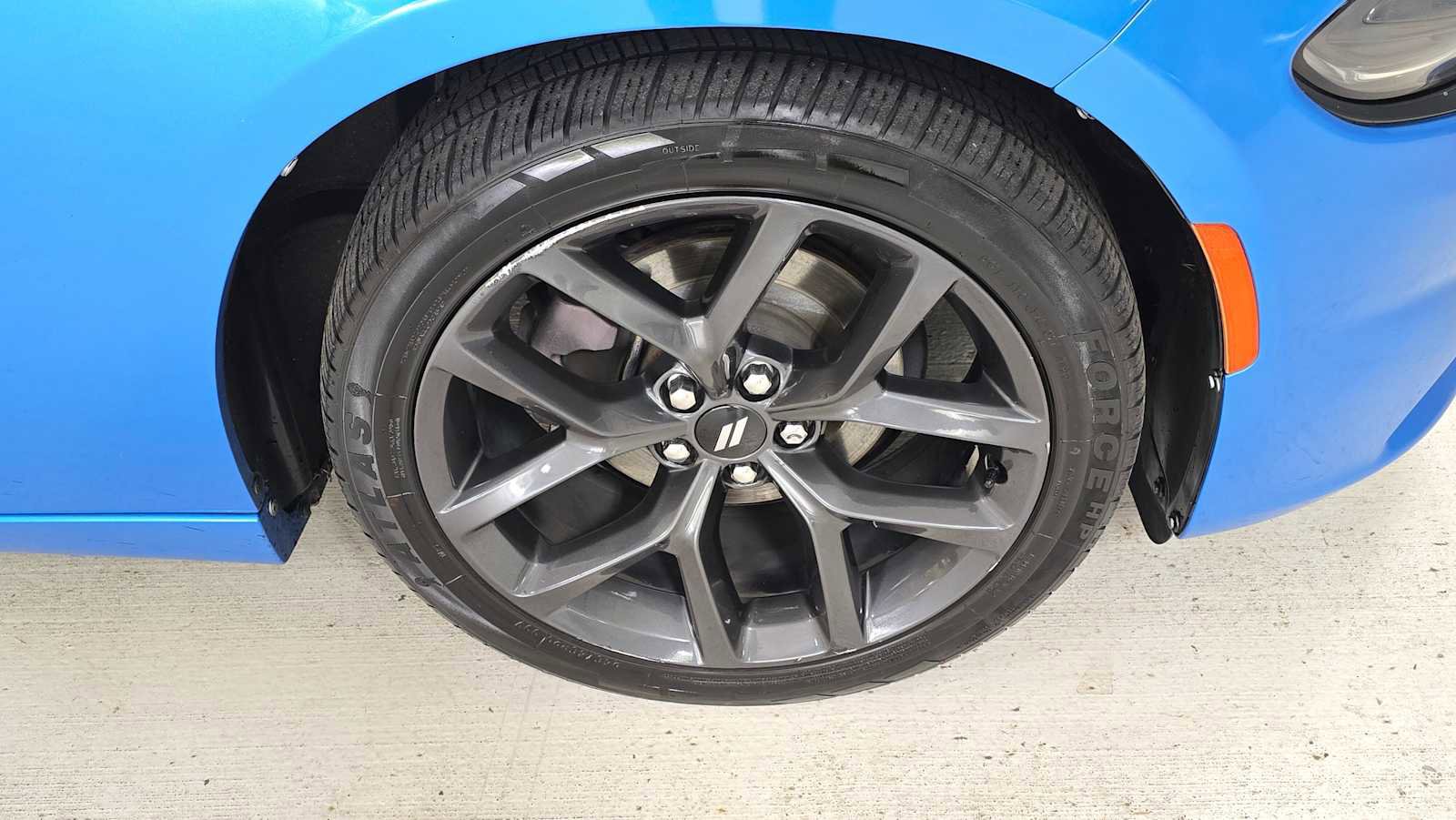 Used 2019 Dodge Charger SXT w/ Blacktop Package image 9