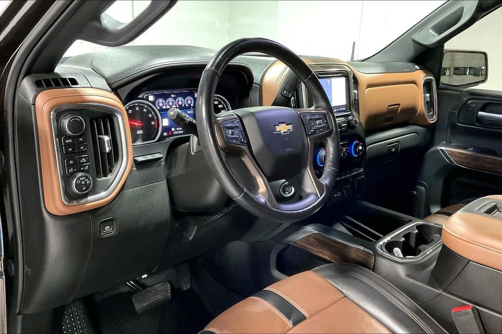 Used 2019 Chevrolet Silverado 1500 High Country w/ Technology Package AWD/4WD image 16