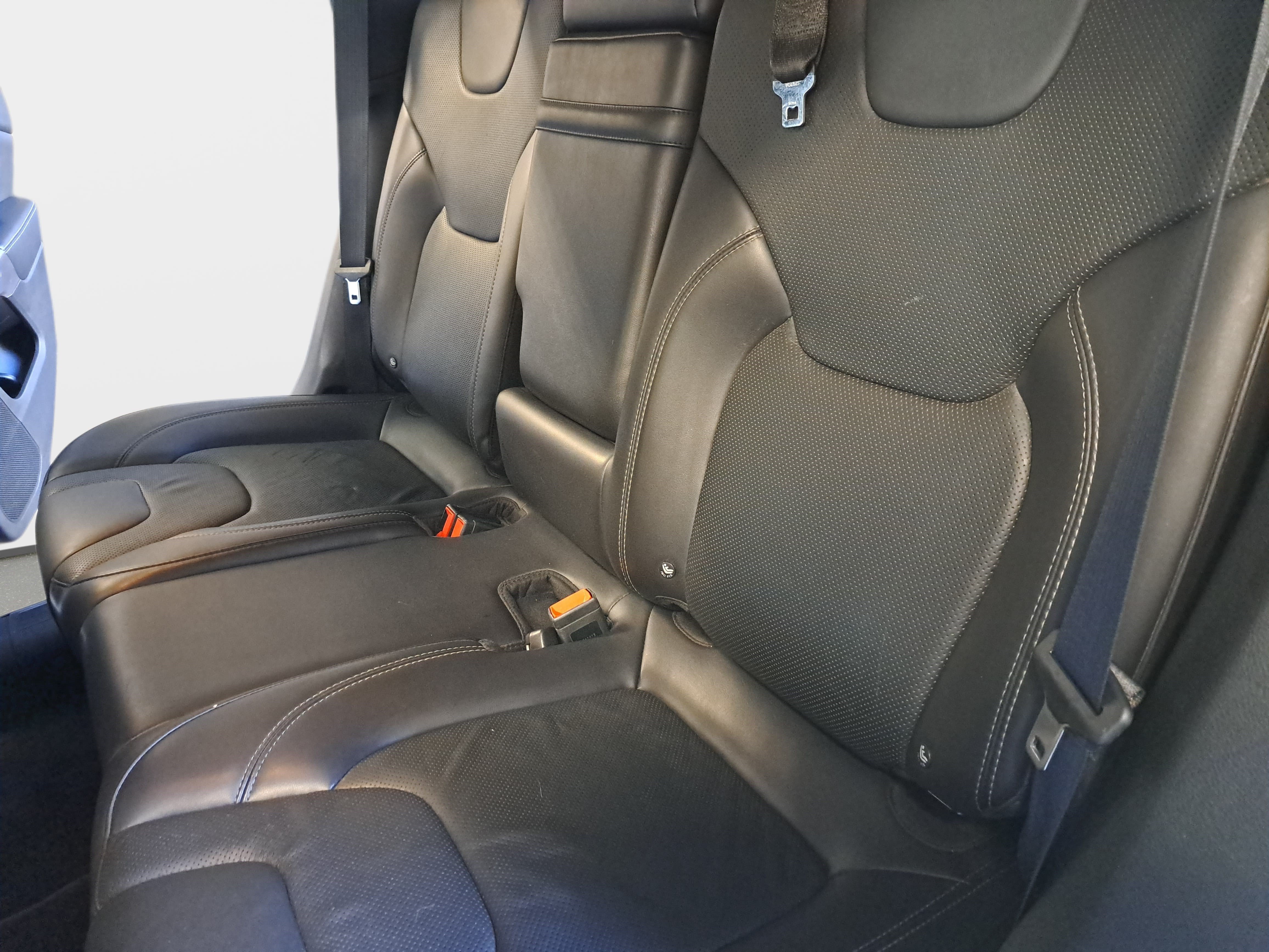 Used 2019 Jeep Cherokee Limited AWD/4WD image 14