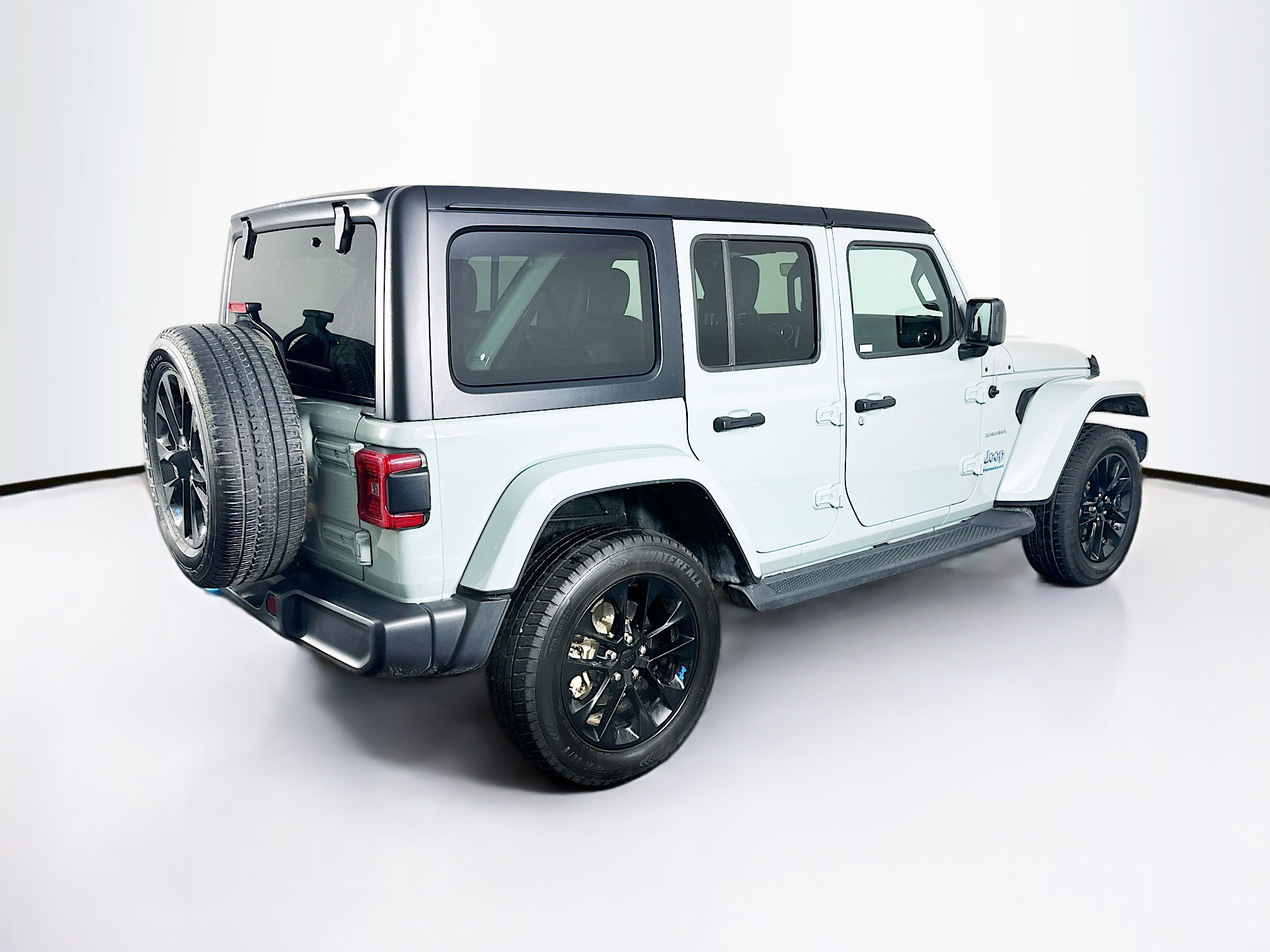 Used 2023 Jeep Wrangler Unlimited Sahara AWD/4WD image 9