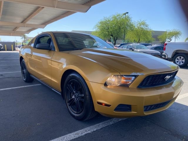 Used 2010 Ford Mustang Coupe image 4
