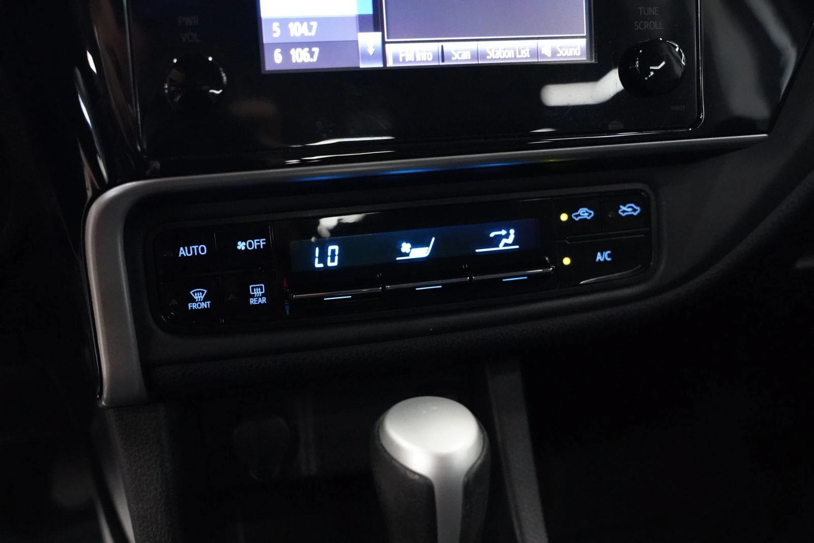 Used 2019 Toyota Corolla LE FWD image 33