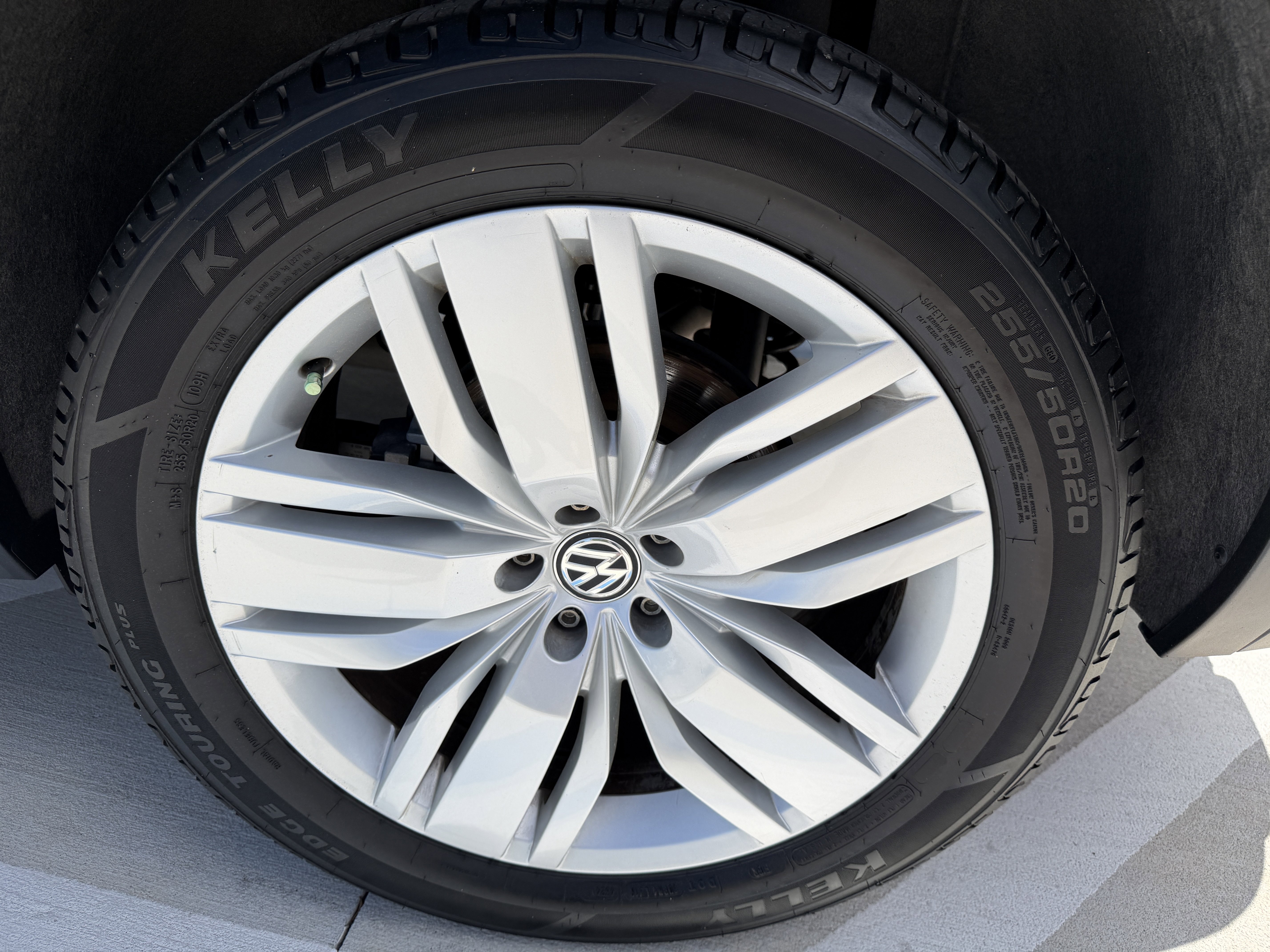Used 2019 Volkswagen Atlas SEL FWD image 29