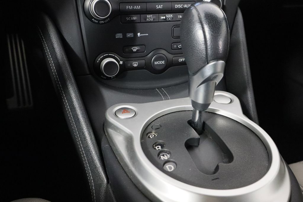 Used 2009 Nissan 370Z Touring image 19