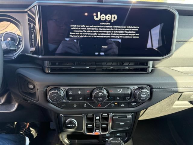 New 2026 Jeep Gladiator Sport AWD/4WD image 17
