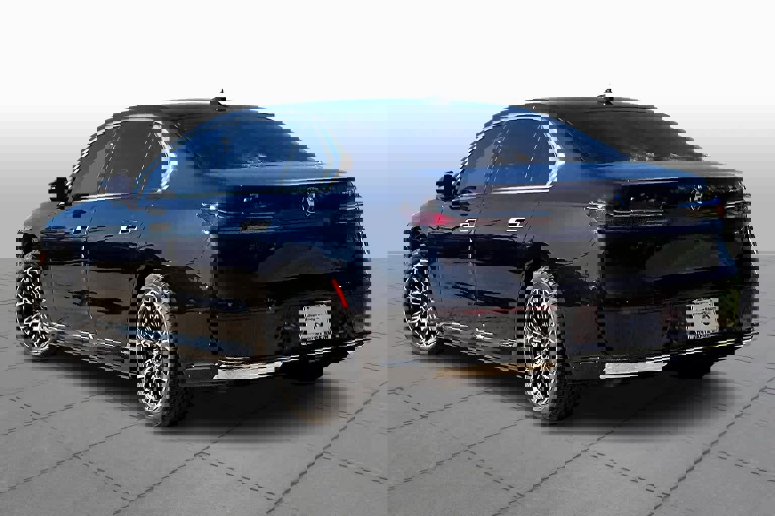 Used 2025 BMW i7 xDrive60 w/ Premium Package image 7