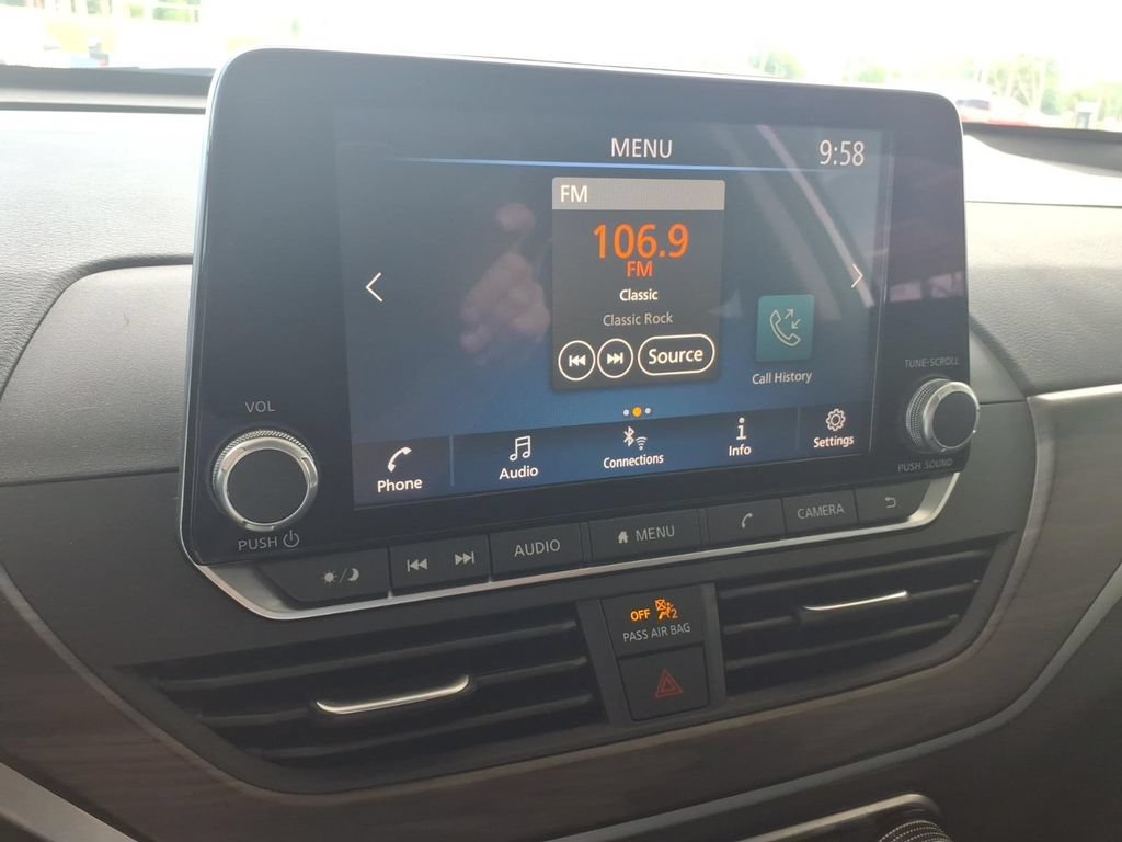 Used 2024 Nissan Altima 2.5 SV FWD image 23