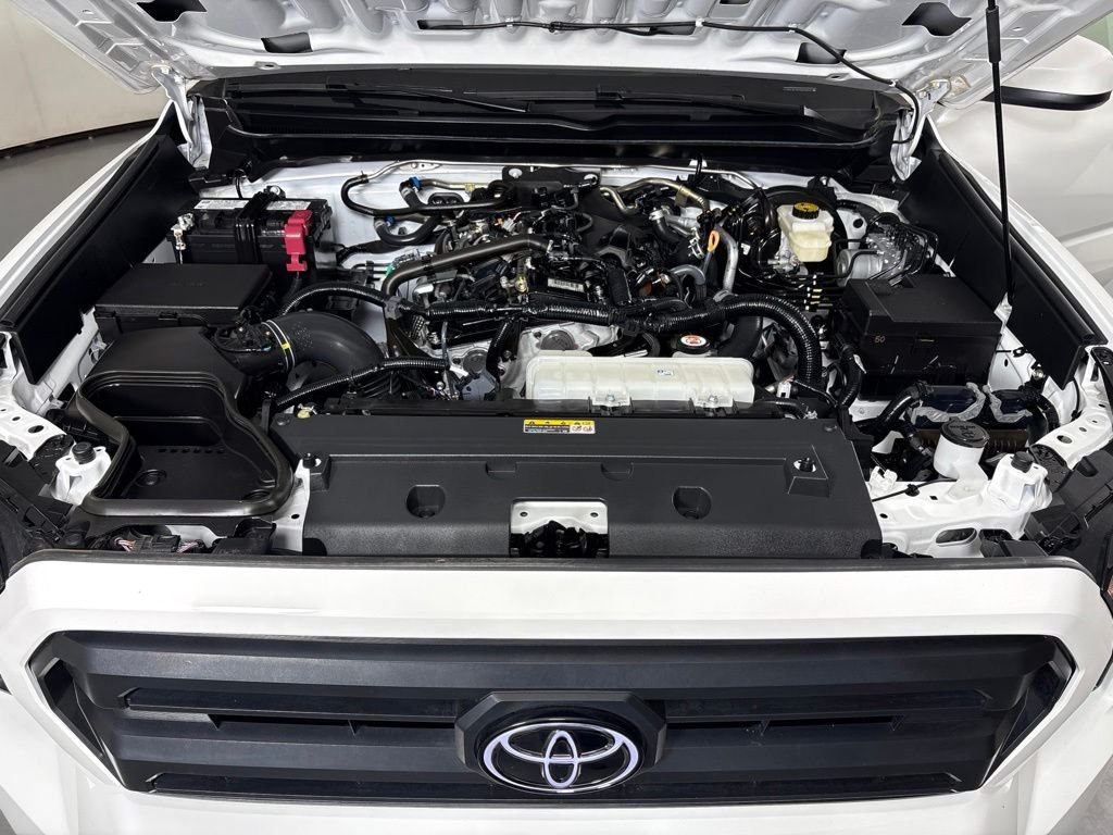 Used 2025 Toyota Tacoma SR5 AWD/4WD image 34