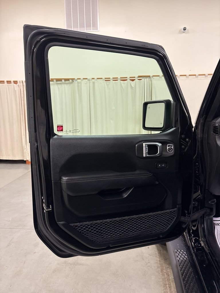 Used 2020 Jeep Gladiator Overland AWD/4WD image 19