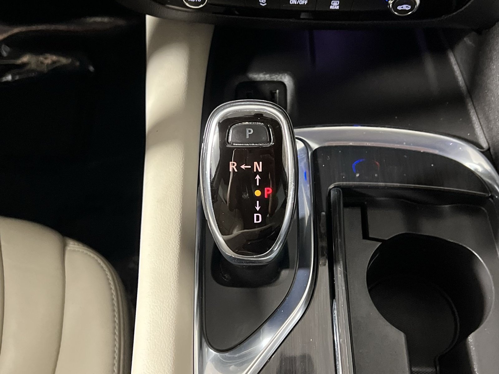 Used 2018 Buick Enclave Essence FWD image 21