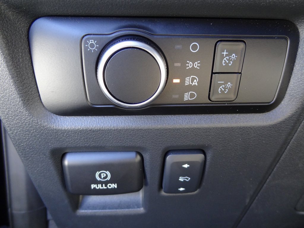 Certified 2024 Ford Expedition XLT image 10