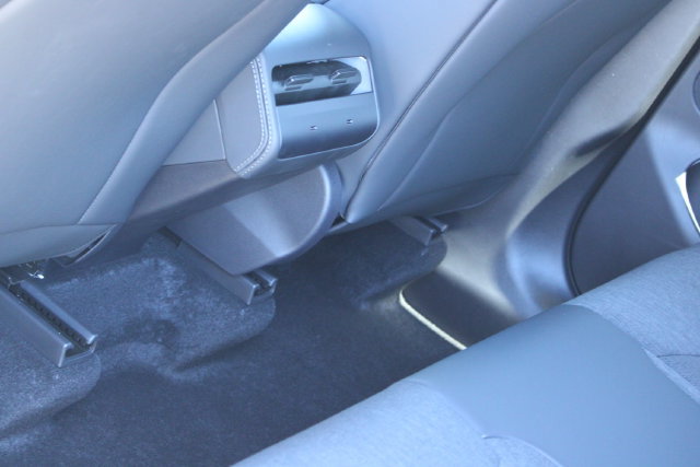 Used 2026 Tesla Model Y 2WD image 28