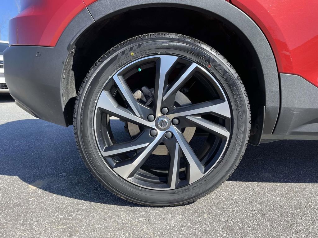 Used 2022 Volvo XC40 T4 R-Design w/ Advanced Package image 29