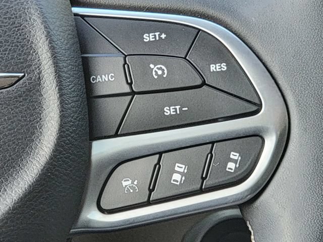 Used 2023 Chrysler Pacifica Touring-L FWD image 35